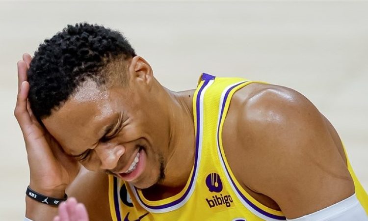 Westbrook pri Clippers, poškodba Antetokounmpa ni hujša