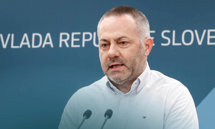 Vlada bo danes sprejela uredbo o zamejitvi cen dopolnilnega zdravstvenega zavarovanja