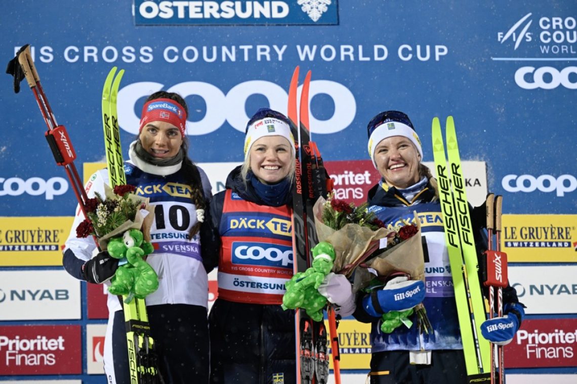 Ribom in Klaebo najboljša v sprintu, Šimenc obstal v četrtfinalu