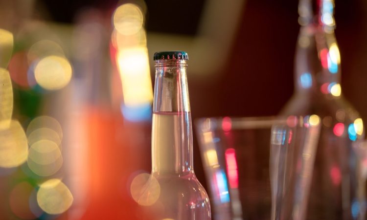 V Turčiji zaradi ponarejenega alkohola umrlo 33 ljudi
