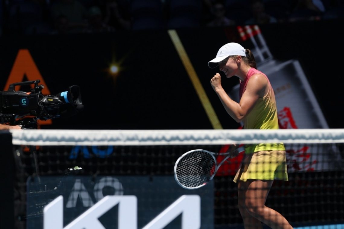 Swiatek ekspresno v osmino finala, Monfils ponovil dosežek Federerja