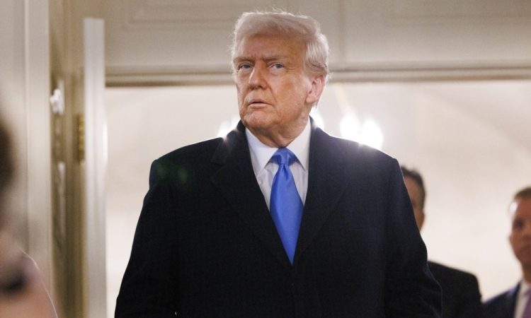 Trump in Putin po telefonu za začetek pogovorov o Ukrajini