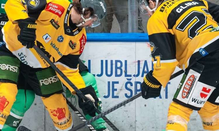 Hokejisti Olimpije Ljubljane so na domačem ledu izgubili s Pustertalom po podaljšku z 1:2 