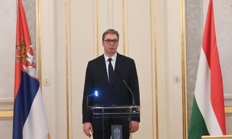 Vučić napoveduje množično zborovanje kot odgovor na študentske proteste