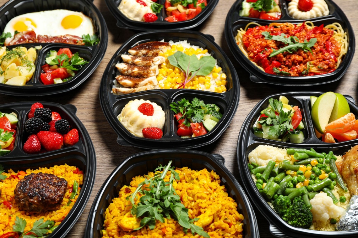 Plastične posode za dostavo hrane povečujejo tveganje za srčne bolezni