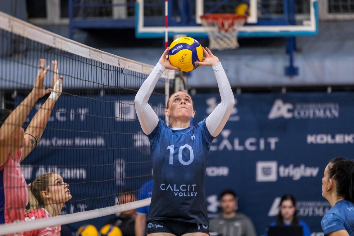 Odbojkarice Calcit Volleyja pred začetkom končnice državnega prvenstva