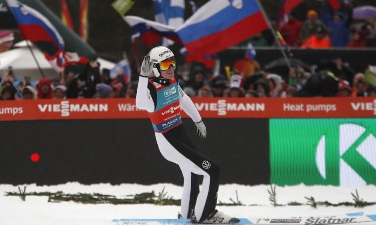 Anže Lanišek zmagovalec v Planici, Domen Prevc do svetovnega rekorda 254,5 metra