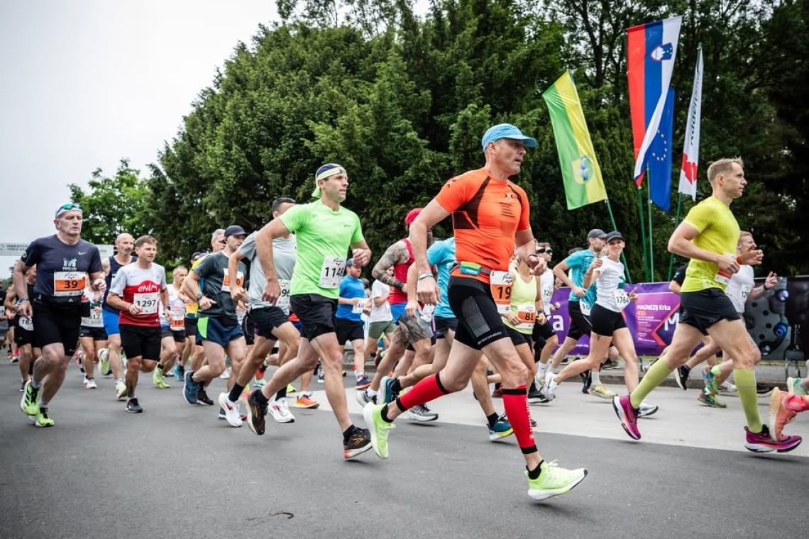 Na Maratonu treh src letos po novem tudi tek trojk