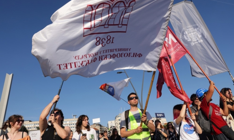 Višje sodišče v Novem Sadu odpravilo pripor napadalcem na študente