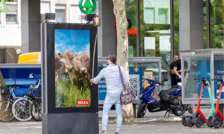Krava Liska v središču Ljubljane opozorila na svežino in lokalne izdelke