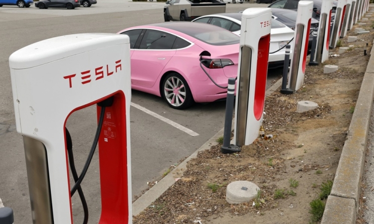 Tesla v EU z velikim padcem prodaje