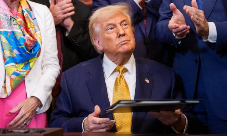 Trump zaostril zakonodajo o fentanilu
