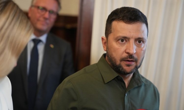 Zelenski napovedal pogovore o morebitnem srečanju z ruskim predsednikom