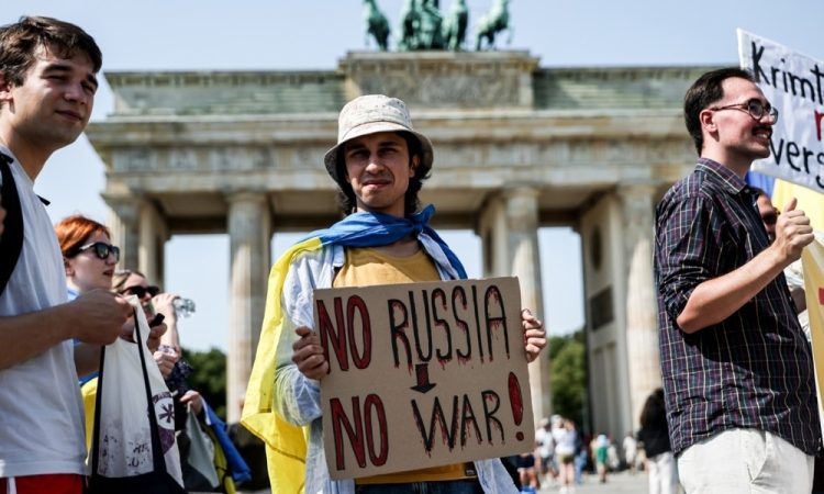 Protesti v Anchorageu ob prihodu Putina na vrh s Trumpom
