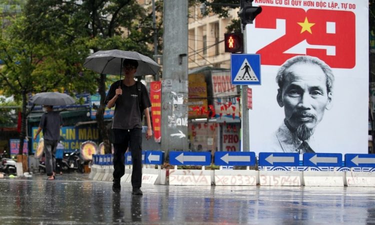 Vietnam prizadel tajfun Kajiki z množičnimi evakuacijami in hudimi poškodbami