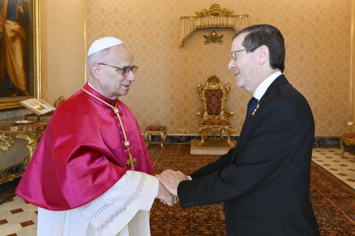 Papež Leon XIV se je srečal z izraelskim predsednikom Herzogom