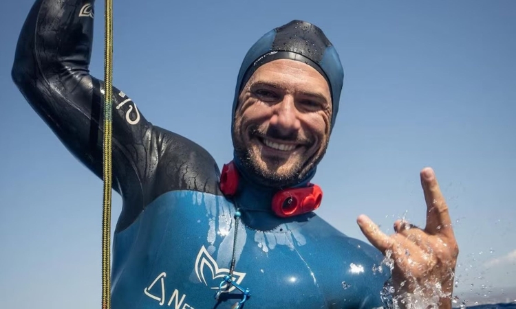 Hrvaški apneist Vitomir Maričić zadržal dih skoraj pol ure in postavil svetovni rekord