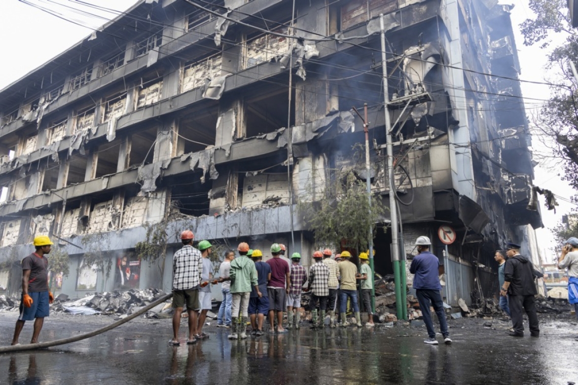 Nepal pretresa najhujša politična kriza desetletja