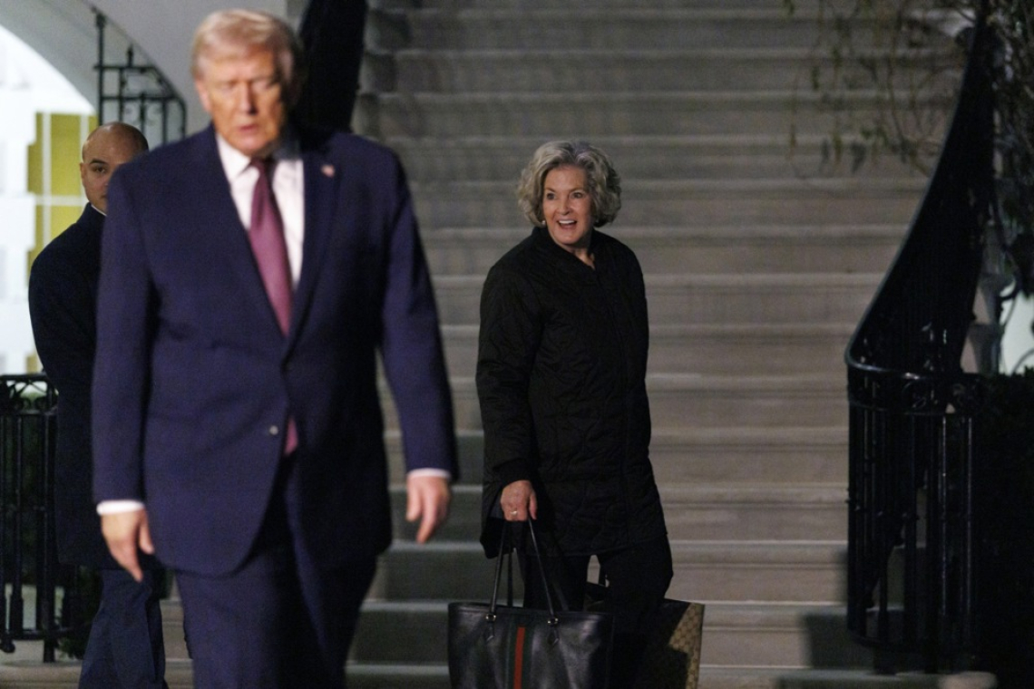 Trump zanika težave z zdravjem in pravi, da modrice povzroča aspirin
