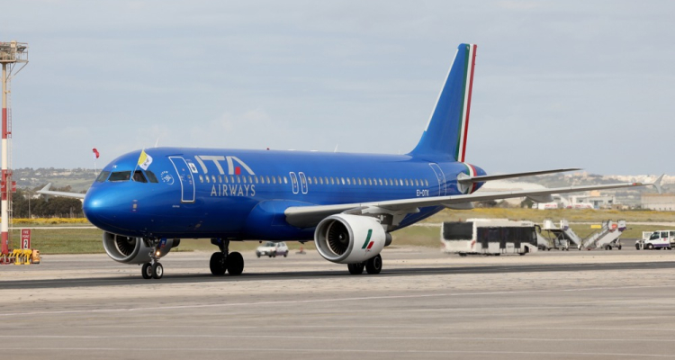 Ita Airways bo večjim psom dovolila let v kabini brez zaboja