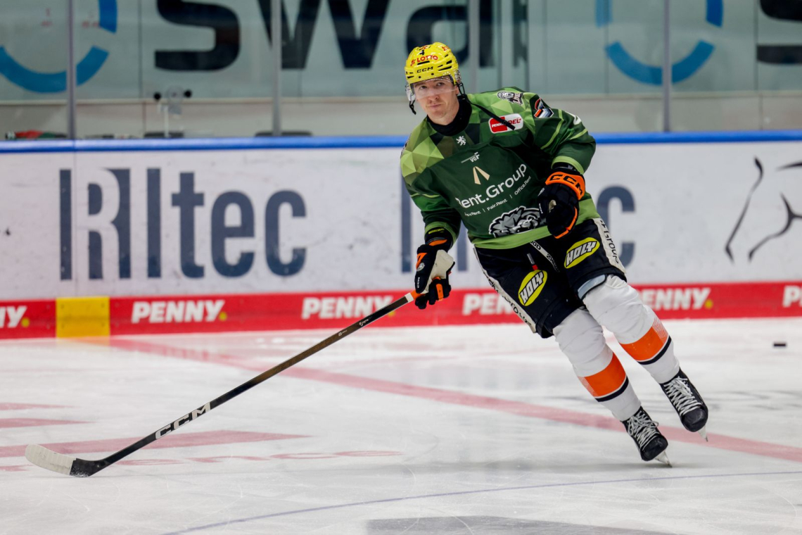 Reid McNeill okrepil obrambo HK Olimpija pred končnico