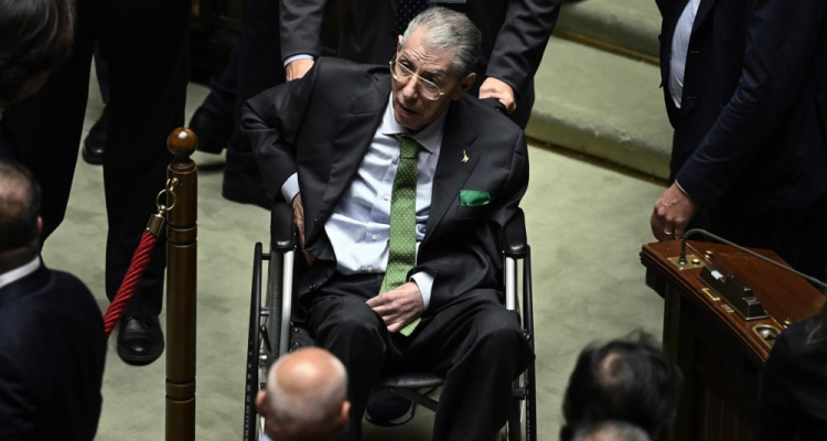 Umrl skrajno desni italijanski politik Umberto Bossi