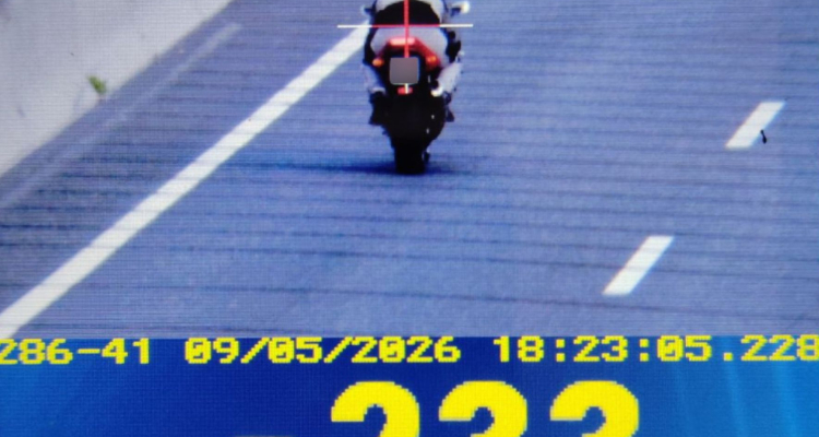 Motorist po avtocesti vozil več kot 230 kilometrov na uro
